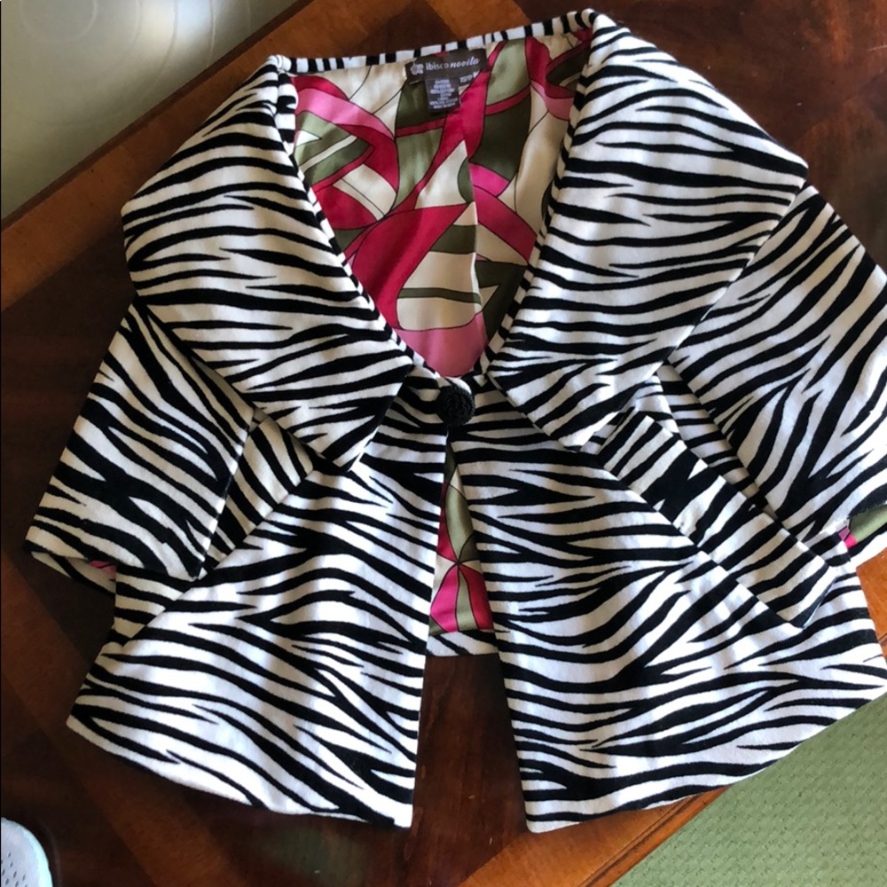 ibisco novita black and white cape